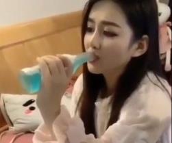 高颜值反差妹子